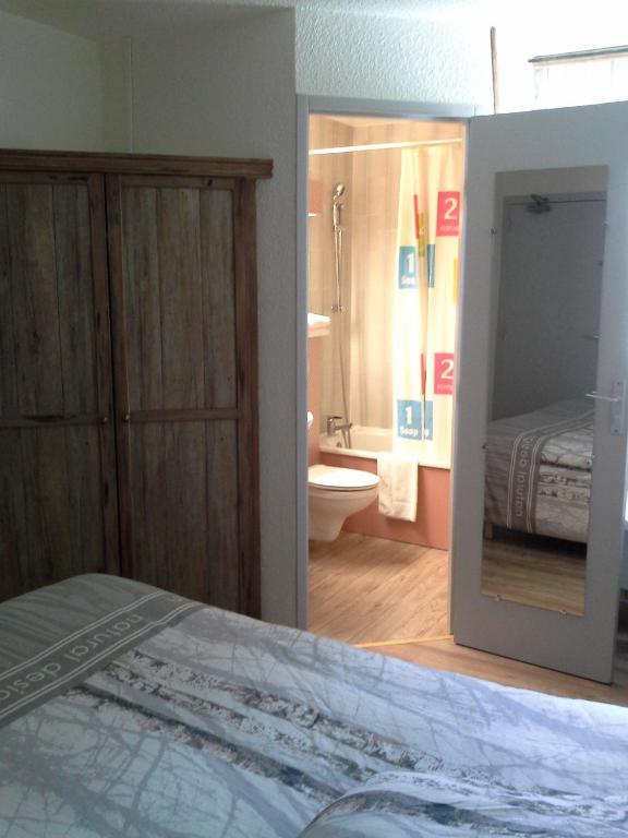 Hotel Contact 2*